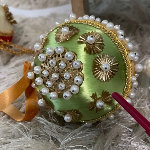 Vintage Set Of Three Christmas Ornaments - Picture 11 of 16